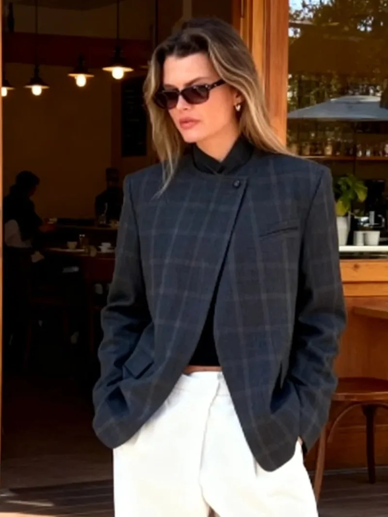 Новая женская укороченная куртка-блейзер в клетку с воротником-стойкой, длинными рукавами, разрезами, свободного кроя, теплая, для повседневной носки и работы, 2026
Новая женская укороченная куртка-блейзер в клетку с воротником-стойкой, длинными рукавами, разрезами, свободного кроя, теплая, для повседневной носки и работы, 2026