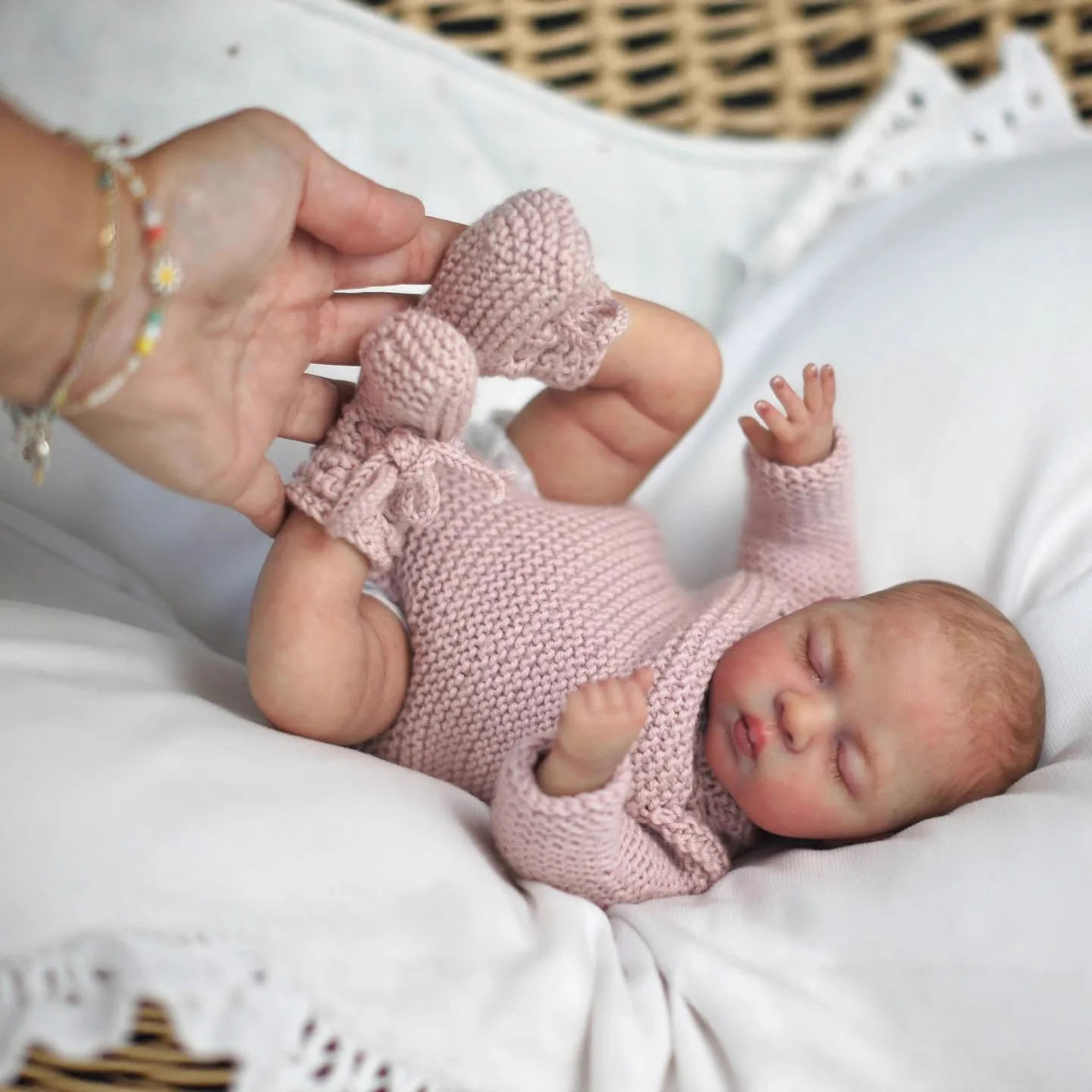 1pc 10Inch Newborn with Soft Vinyl Body, Realistic lifelike Reborn Baby Doll , Hand Painted Veins, Awake Dolls Toy, Ideal Gifts
1pc 10Inch Newborn with Soft Vinyl Body, Realistic lifelike Reborn Baby Doll , Hand Painted Veins, Awake Dolls Toy, Ideal Gifts