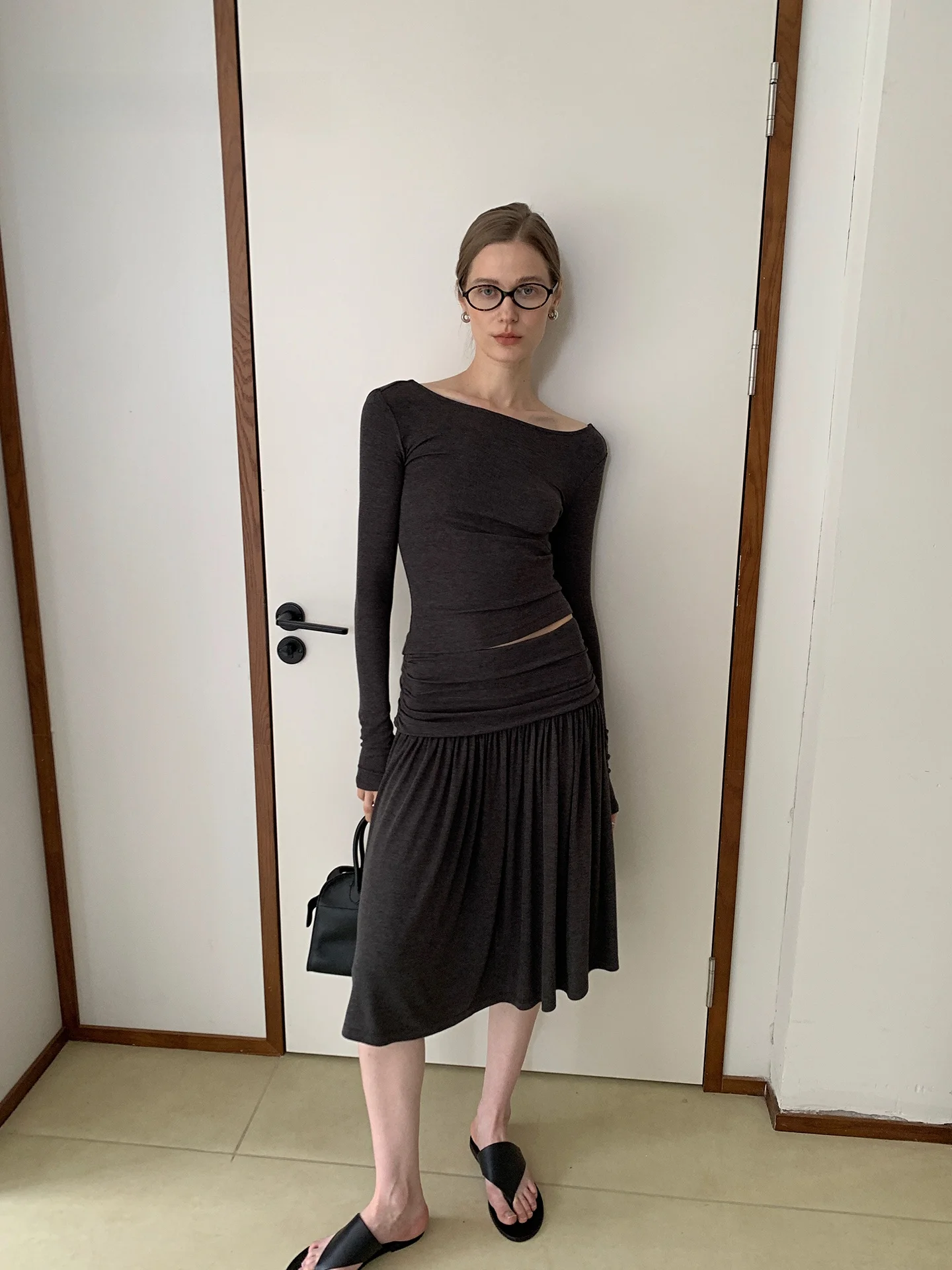 Комплект из топа и юбки Taco Studios: модный, из шерсти и лиоцелла, приталенный, с эластичным поясом, повседневный осенний наряд для женщин
Комплект из топа и юбки Taco Studios: модный, из шерсти и лиоцелла, приталенный, с эластичным поясом, повседневный осенний наряд для женщин