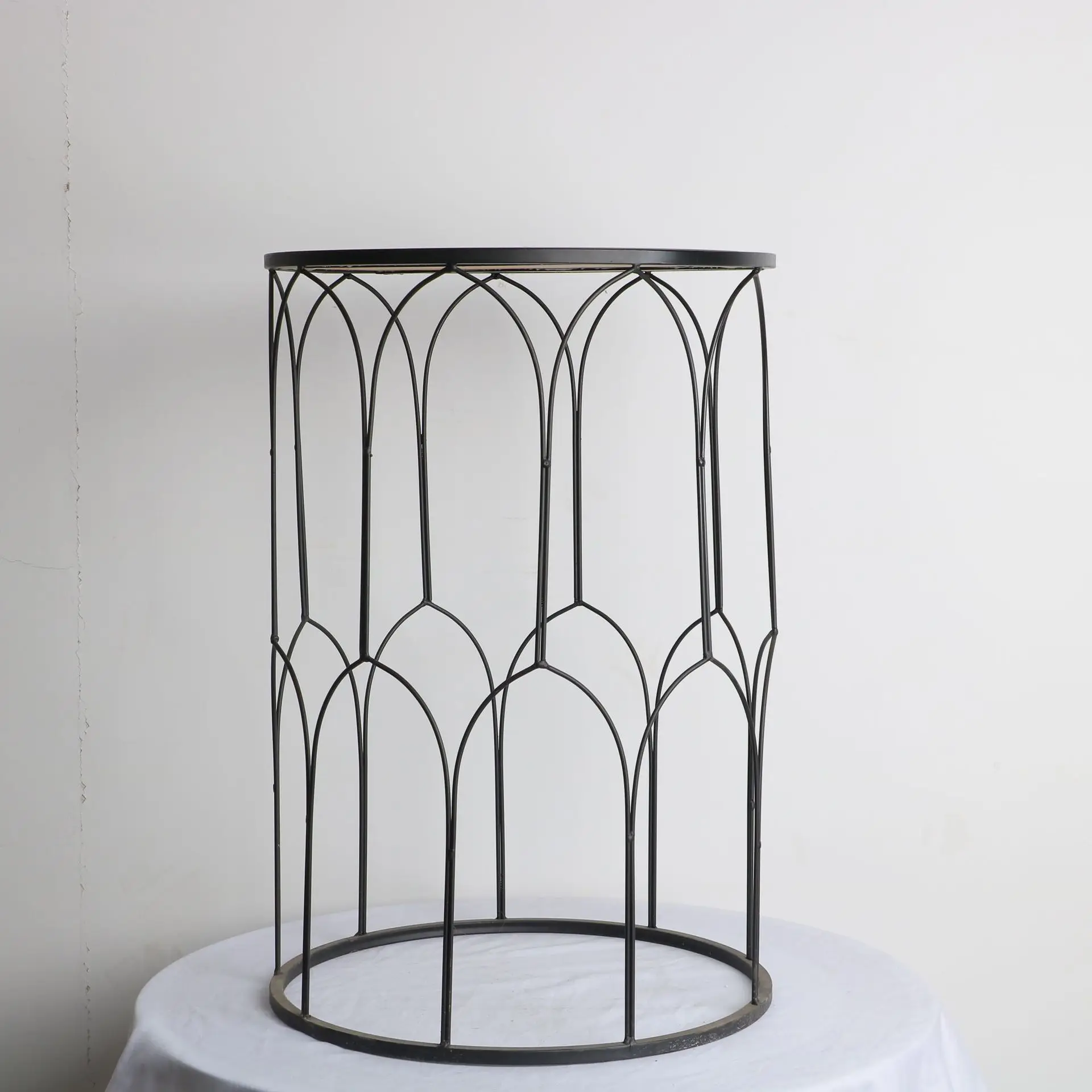 Round Nordic living room wrought iron coffee table set, sofa side entrance tea table, living room decoration gold coffee table
Round Nordic living room wrought iron coffee table set, sofa side entrance tea table, living room decoration gold coffee table