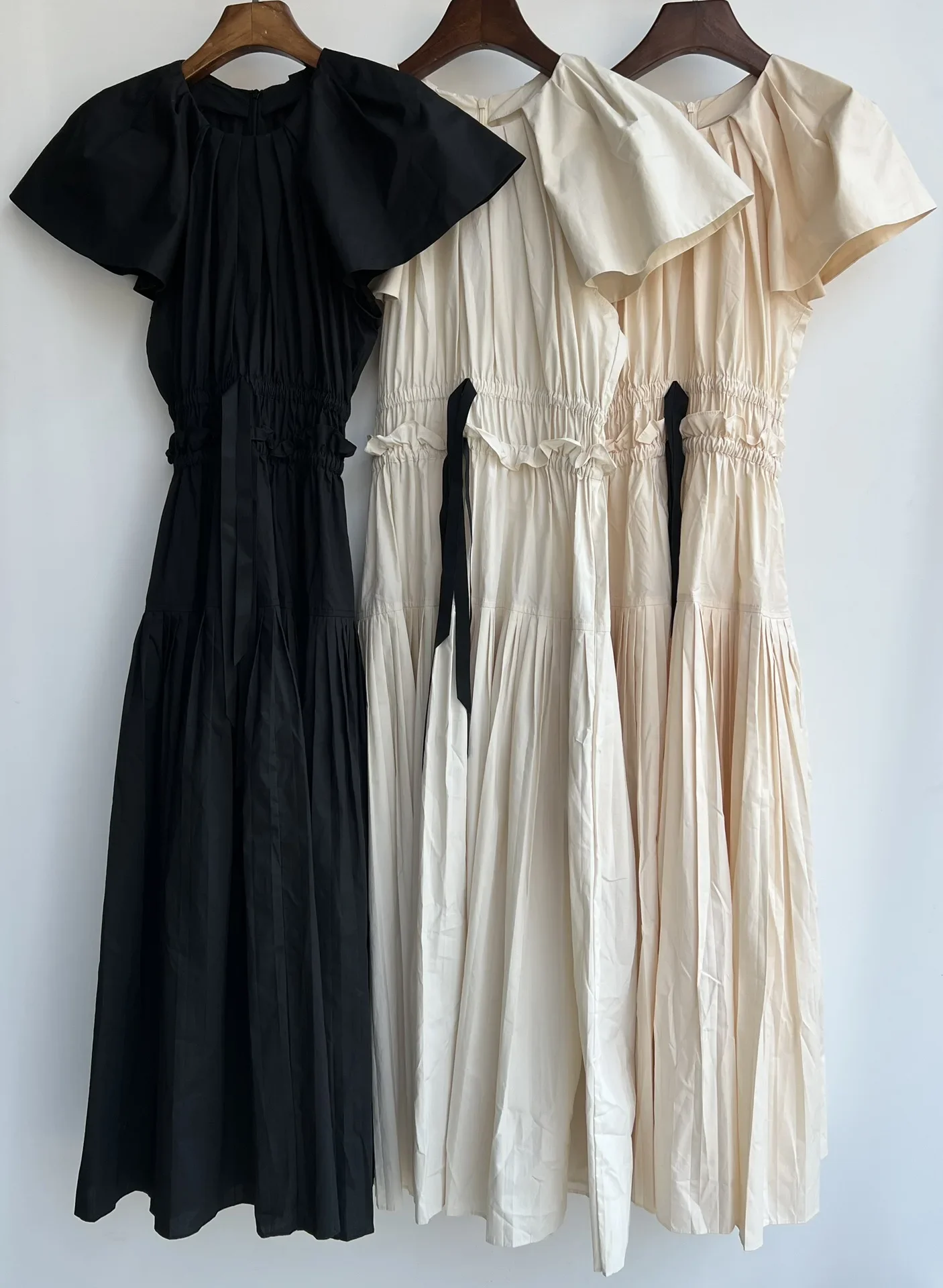 Women Lace-up Long Dress Solid Color Round Neck Elastic Waist Flying Sleeve Elegant Female Robe
Women Lace-up Long Dress Solid Color Round Neck Elastic Waist Flying Sleeve Elegant Female Robe