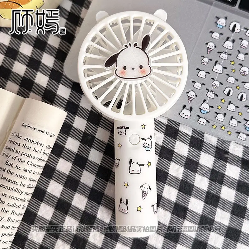 Милый ручной компактный вентилятор Hello Kitty, перезаряжаемый Sanrio, My Melody Cinnamoroll, студенческий портативный Настольный вентилятор, подарок для детей
Милый ручной компактный вентилятор Hello Kitty, перезаряжаемый Sanrio, My Melody Cinnamoroll, студенческий портативный Настольный вентилятор, подарок для детей
