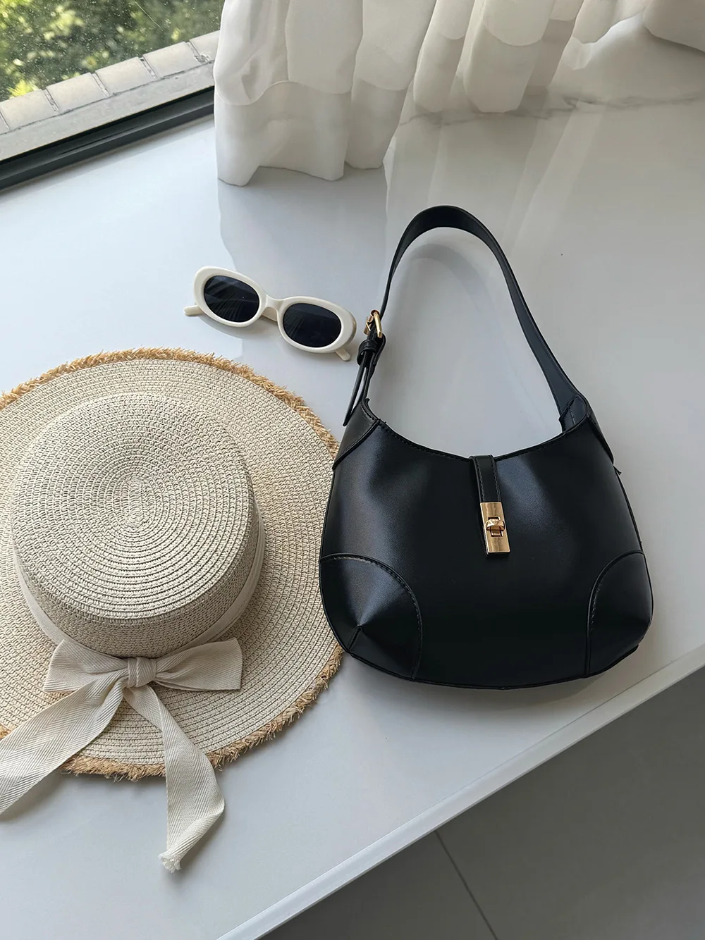 CGCBAG Vintage Designer Luxury Brand Small Shoulder Bag 2025 New Fashion Ladies Handbags Simple Solid Female Crossbody Bag
CGCBAG Vintage Designer Luxury Brand Small Shoulder Bag 2025 New Fashion Ladies Handbags Simple Solid Female Crossbody Bag