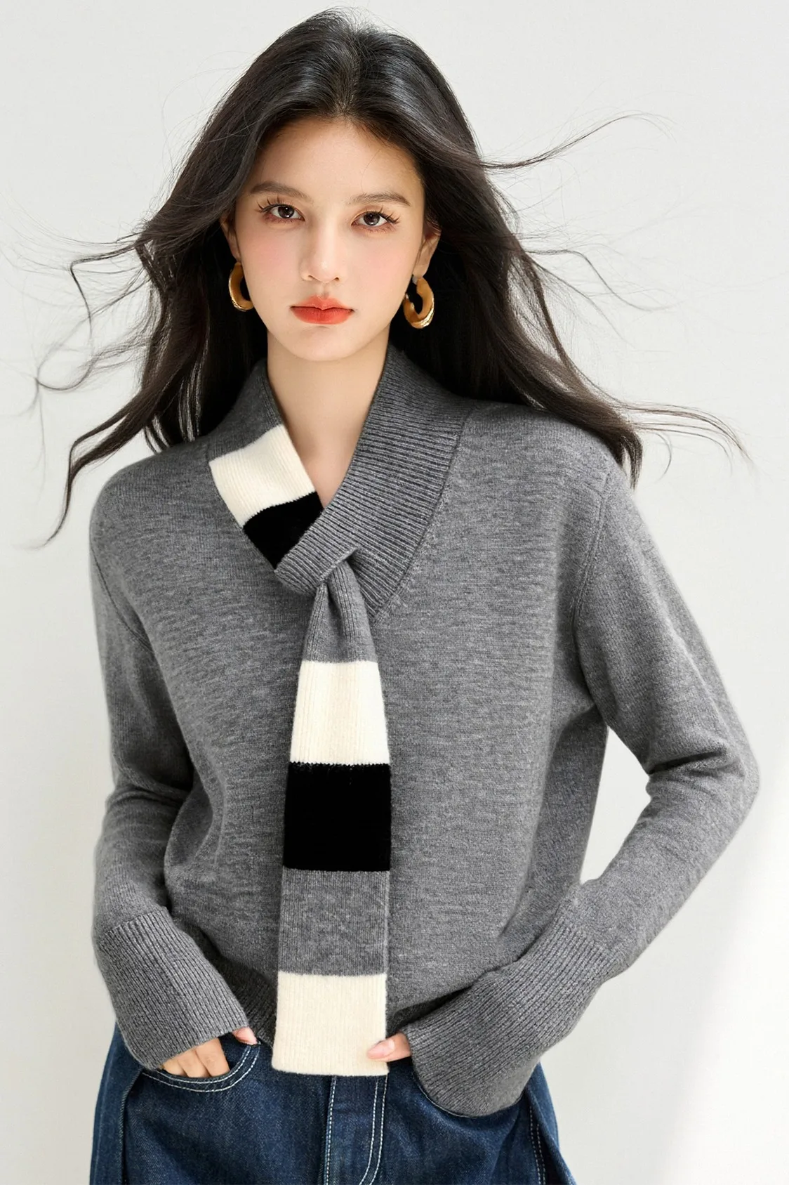 Loose And Slimming Long-Sleeved Sweater Top With A Contrasting Color Scarf Collar For The Winter Of 2025
Loose And Slimming Long-Sleeved Sweater Top With A Contrasting Color Scarf Collar For The Winter Of 2025