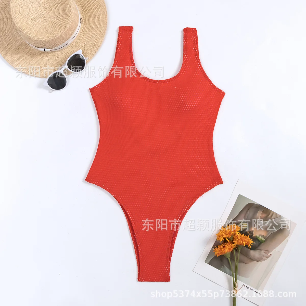 One-piece solid color halter swimsuit women's chain hanging back beach bikini 2025 new
One-piece solid color halter swimsuit women's chain hanging back beach bikini 2025 new