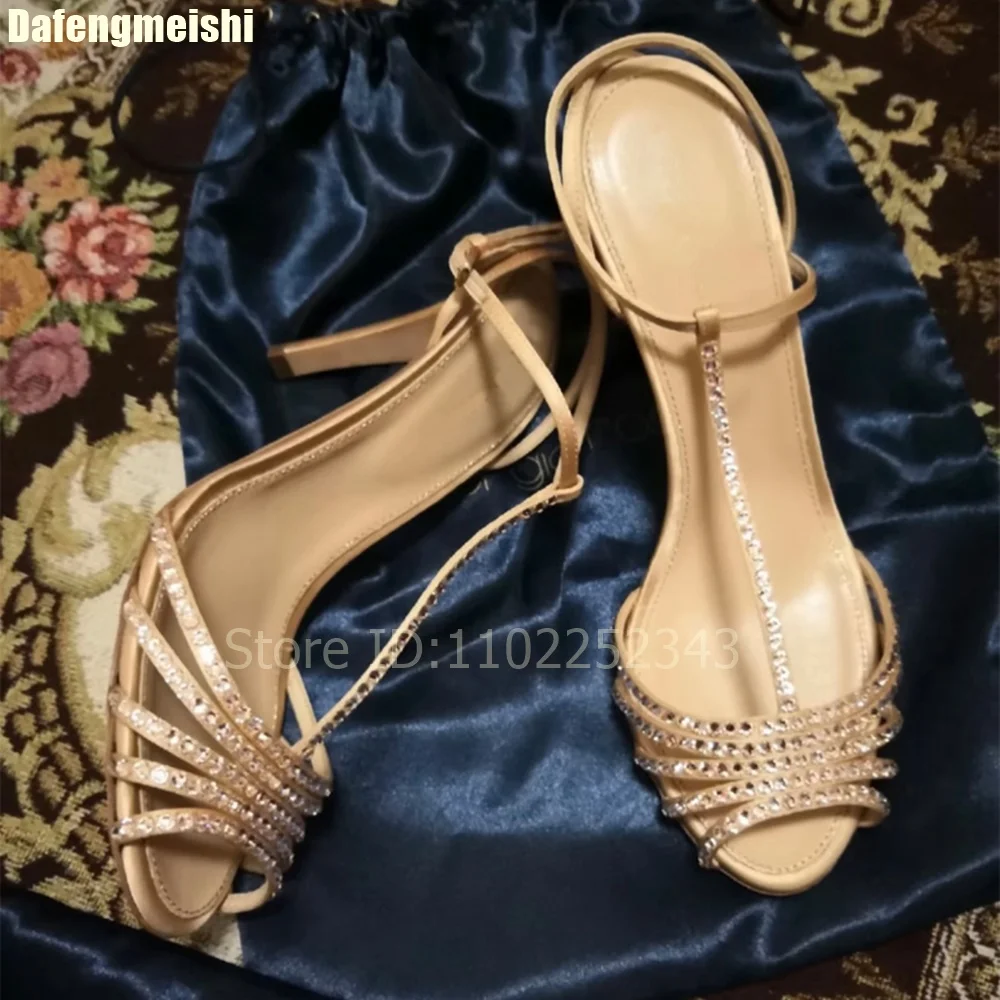 2025 New Style Stiletto Strap Sandals Rhinestones Bling Bling Open Toe High Heels Women's T-Strap Banquet Party Casual Sandals
2025 New Style Stiletto Strap Sandals Rhinestones Bling Bling Open Toe High Heels Women's T-Strap Banquet Party Casual Sandals