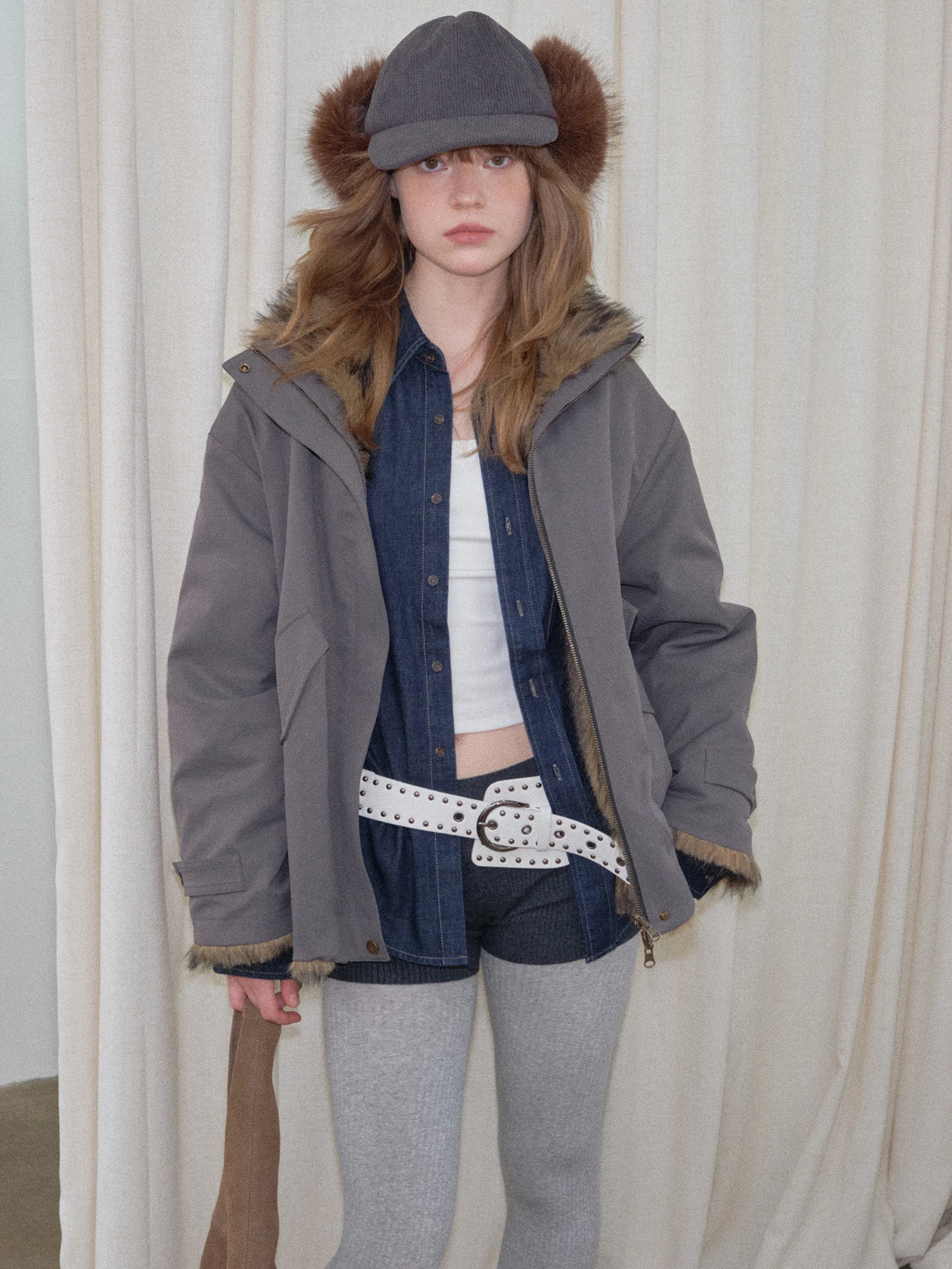 Двусторонняя винтажная шуба из экологичного меха с воротником, женская зимняя легкая версия, пушистая верхняя одежда свободного кроя на молнии
Двусторонняя винтажная шуба из экологичного меха с воротником, женская зимняя легкая версия, пушистая верхняя одежда свободного кроя на молнии