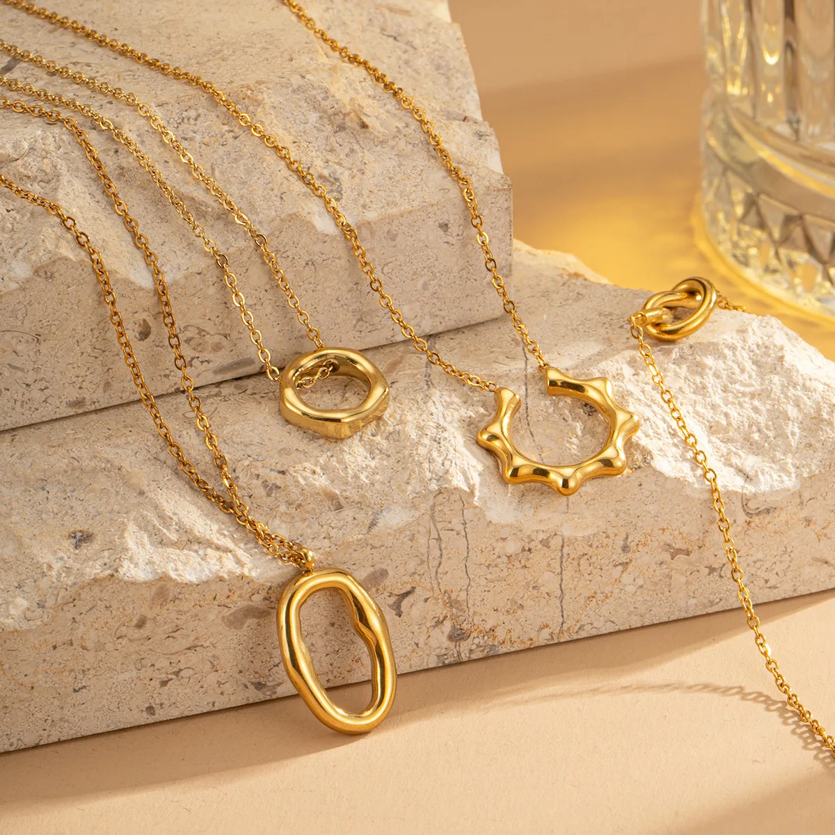 French vintage necklace for men and women, knotted oval geometric pendant, scarf chain, 316L stainless steel jewelry accessories
French vintage necklace for men and women, knotted oval geometric pendant, scarf chain, 316L stainless steel jewelry accessories