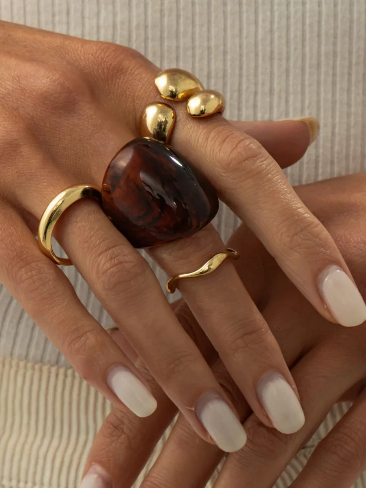 Модный набор матовых металлических колец с широким ободком из смолы, простое и стильное украшение для повседневной носки для женщин
Модный набор матовых металлических колец с широким ободком из смолы, простое и стильное украшение для повседневной носки для женщин