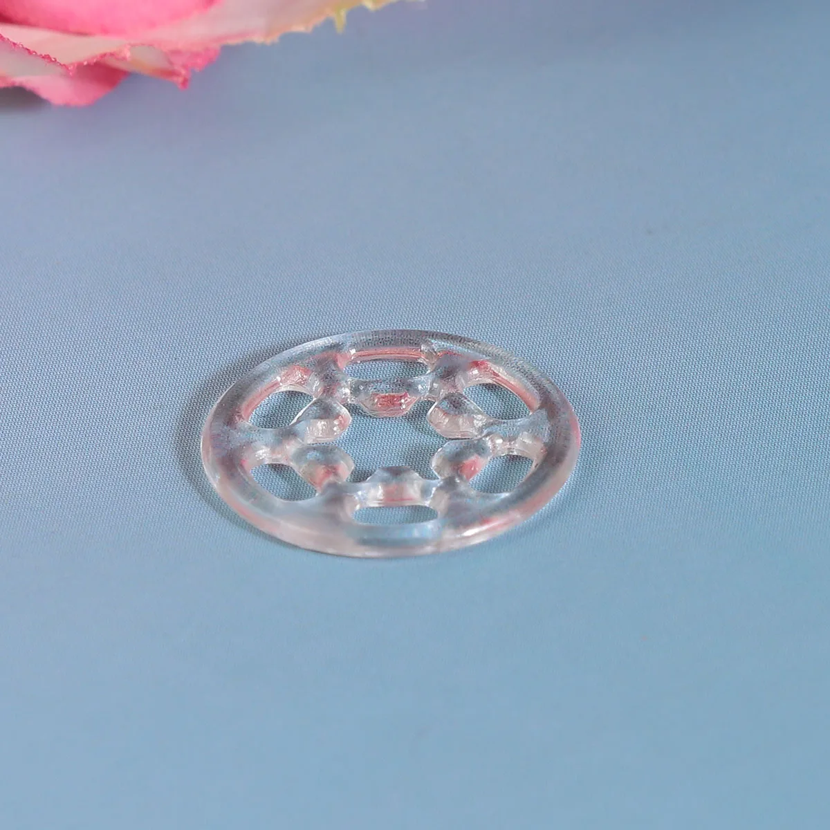 1000Pcs Comfortable Touch Plastic Transparent Buttons for Sewing Craft Projects Knitting and Scrapbooking (15mm) 
1000Pcs Comfortable Touch Plastic Transparent Buttons for Sewing Craft Projects Knitting and Scrapbooking (15mm)