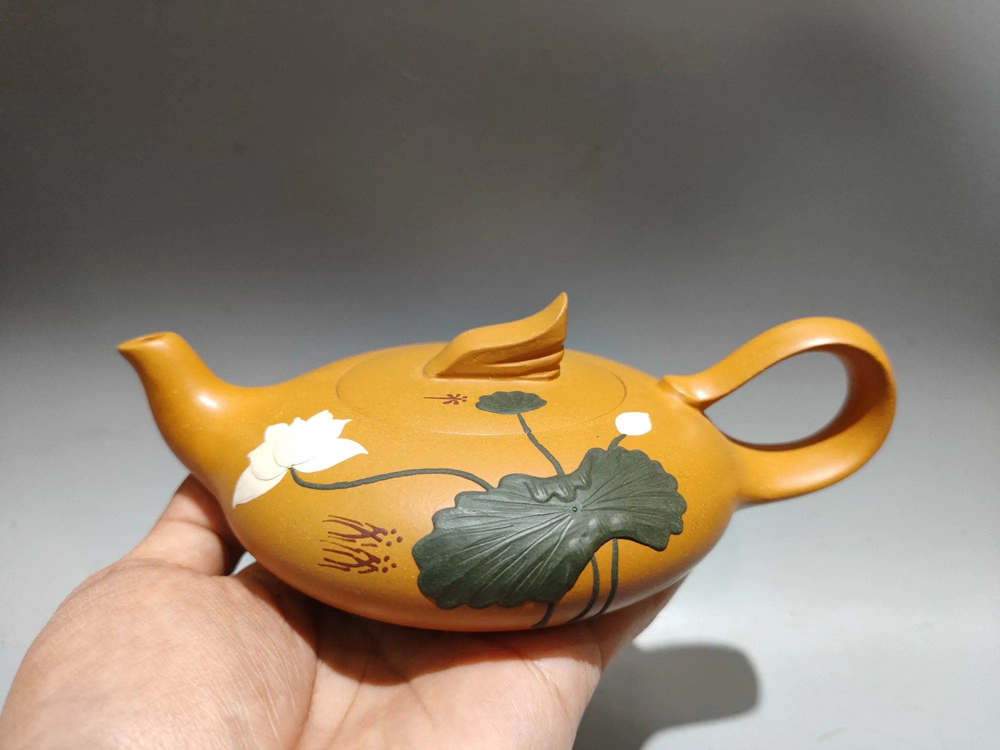 7"Chinese Yixing Purple Clay Teapot Lotus pattern Flying Pot letters Kettle Teapot Flagon Amass wealth Ornaments
7"Chinese Yixing Purple Clay Teapot Lotus pattern Flying Pot letters Kettle Teapot Flagon Amass wealth Ornaments