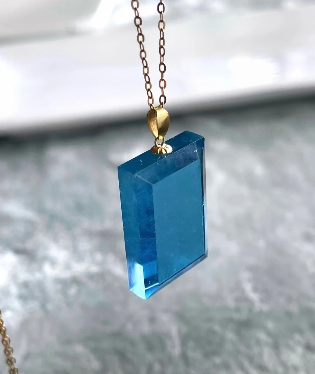 Natural Blue Aquamarine Bead Pendant 18K Gold 23.1*14.6*5mm Women Fashion Aquamarine Blue Rare 18K Gold Necklace AAAAA
Natural Blue Aquamarine Bead Pendant 18K Gold 23.1*14.6*5mm Women Fashion Aquamarine Blue Rare 18K Gold Necklace AAAAA