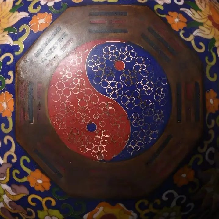 23"Nepalese folk Old Bronze Cloisonne Enamel Lotus Pattern Gossip Gourd Amass wealth Ornaments Town house Exorcism
23"Nepalese folk Old Bronze Cloisonne Enamel Lotus Pattern Gossip Gourd Amass wealth Ornaments Town house Exorcism