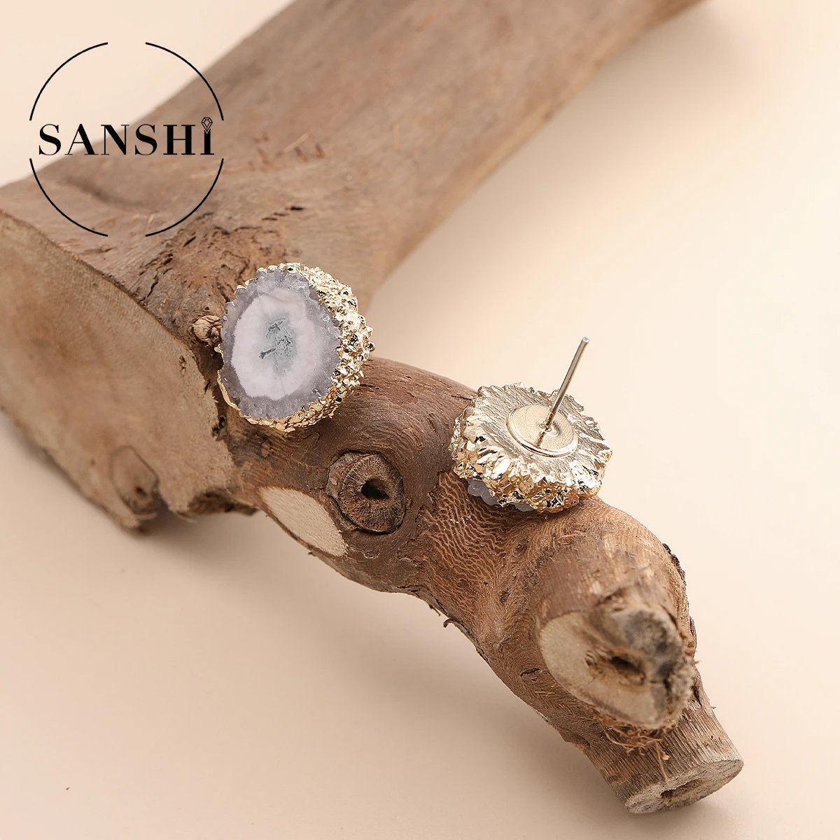 Niche Design Natural Agate Electroplated Irregular Earrings Suitable for Beach Matching Outfits Exquisite Earring Accessories
Niche Design Natural Agate Electroplated Irregular Earrings Suitable for Beach Matching Outfits Exquisite Earring Accessories