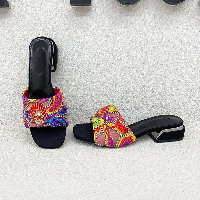 New fashion slippers embroidered one-piece outerwear, new summer flat-bottomed large-sized women's versatile flip-flops
New fashion slippers embroidered one-piece outerwear, new summer flat-bottomed large-sized women's versatile flip-flops