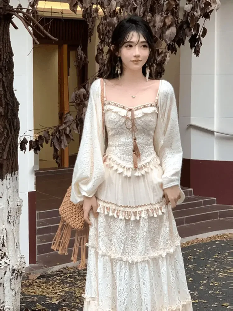 Bohemian Holiday Style Three-piece Skirt Sets Spring Autumn New Vintage Gentle Sling Slim Top Sweet Boho Lace Trassel Skirt
Bohemian Holiday Style Three-piece Skirt Sets Spring Autumn New Vintage Gentle Sling Slim Top Sweet Boho Lace Trassel Skirt