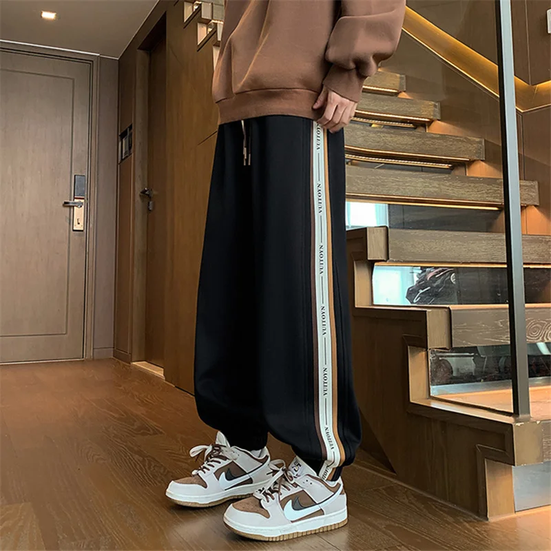 Мужские повседневные спортивные брюки в американском ретро-стиле, оверсайз, свободного кроя, дышащие, молодежные, базовые цвета, весна-осень
Мужские повседневные спортивные брюки в американском ретро-стиле, оверсайз, свободного кроя, дышащие, молодежные, базовые цвета, весна-осень