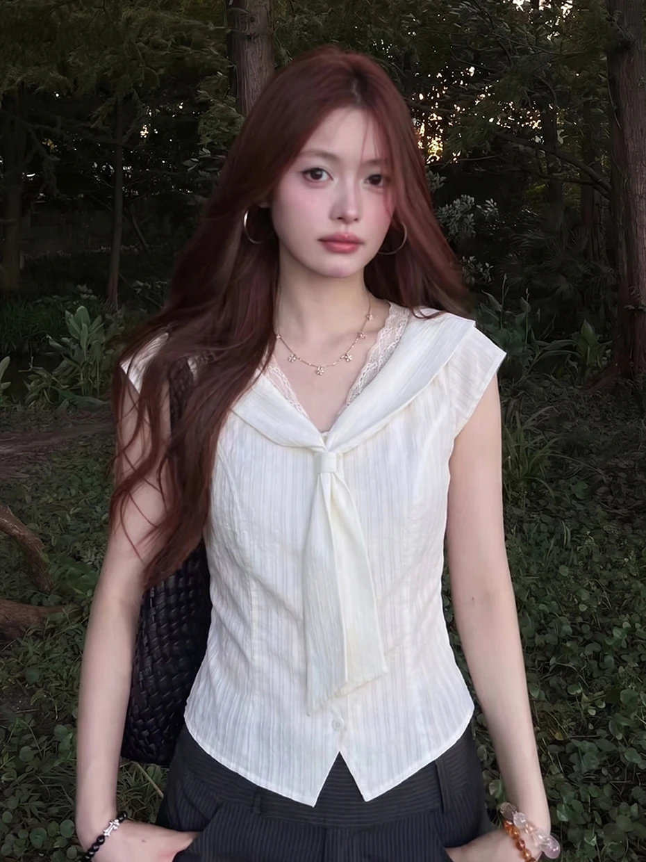 Korean College Style Short Sleeve Lace Trim Shirt Women's Slim Fit Naval Collar Short Length Waist Cinched Top Summer New Arr...
Korean College Style Short Sleeve Lace Trim Shirt Women's Slim Fit Naval Collar Short Length Waist Cinched Top Summer New Arr...