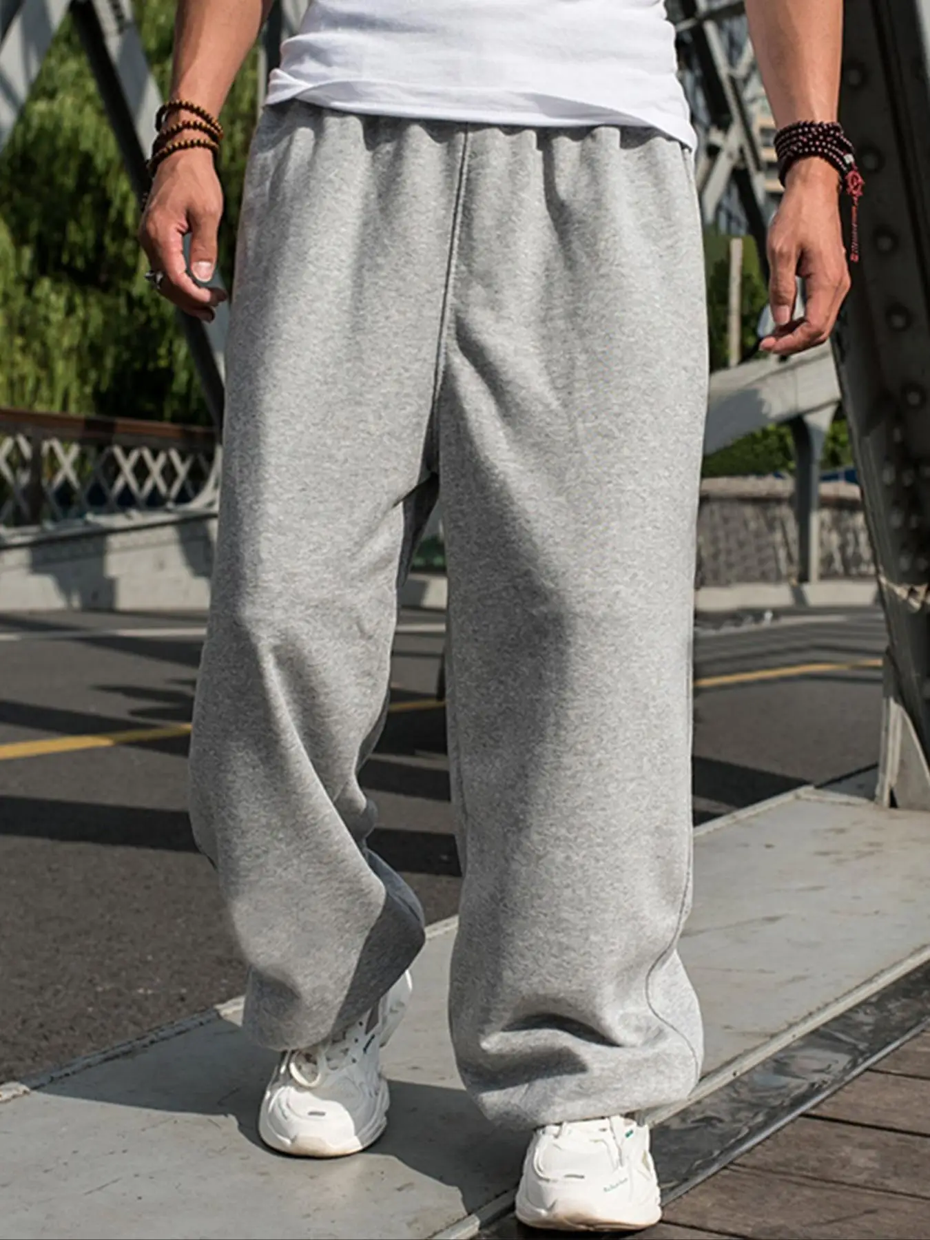 Men's Fashion Autumn And Winter Solid Color Drawstring Pants Loose Casual Jogging Pants
Men's Fashion Autumn And Winter Solid Color Drawstring Pants Loose Casual Jogging Pants