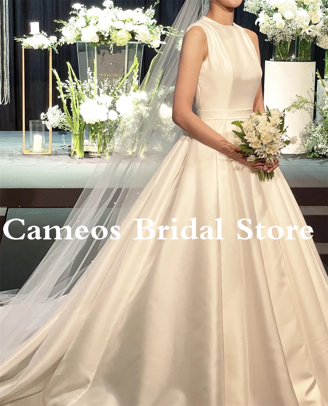 2023 Korea Satin O-Neck Bride Dresses 웨딩드레스 Vintage Elegant Sleeveless Wedding Dress Ruched Evening Dress Ivory Bridal Gown
2023 Korea Satin O-Neck Bride Dresses 웨딩드레스 Vintage Elegant Sleeveless Wedding Dress Ruched Evening Dress Ivory Bridal Gown