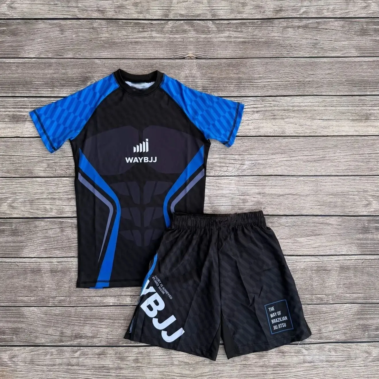 2026 Summer New Jiu Jitsu Sports Suit Men's T-shirt and Shorts Quick Drying BJJ Training Combat Suit Outdoor Fitness
2026 Summer New Jiu Jitsu Sports Suit Men's T-shirt and Shorts Quick Drying BJJ Training Combat Suit Outdoor Fitness