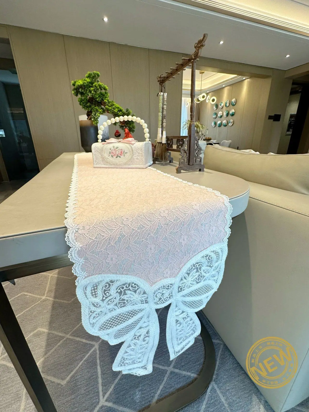 European atmosphere white lace table flag long tablecloth coffee table French TV cabinet cover retro new product recommendation
European atmosphere white lace table flag long tablecloth coffee table French TV cabinet cover retro new product recommendation