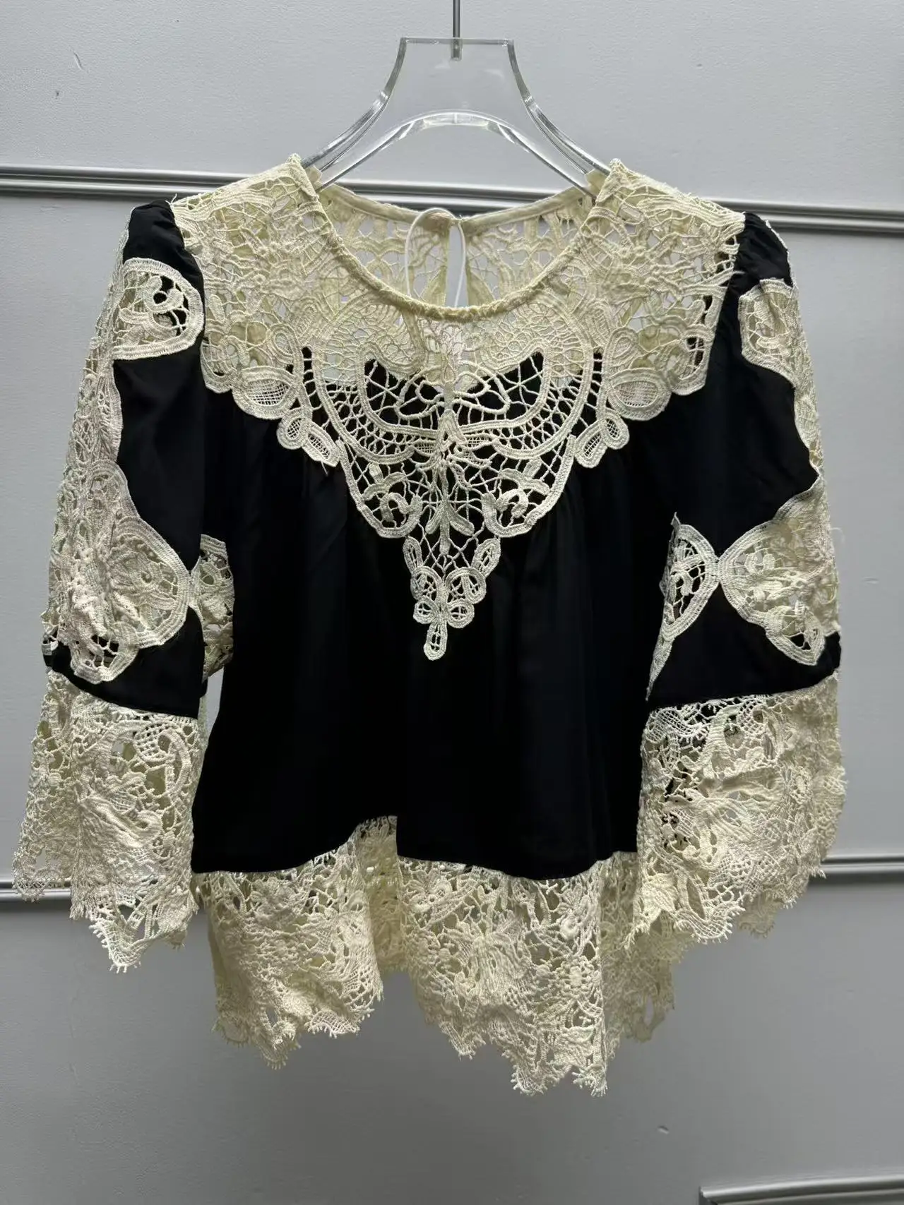 Elegant round Neck Lace Splice Shirt Hollow out Heavy Work Sleeveless Women's Loose Fit Shirt Fashionable Spring Summer New A...
Elegant round Neck Lace Splice Shirt Hollow out Heavy Work Sleeveless Women's Loose Fit Shirt Fashionable Spring Summer New A...