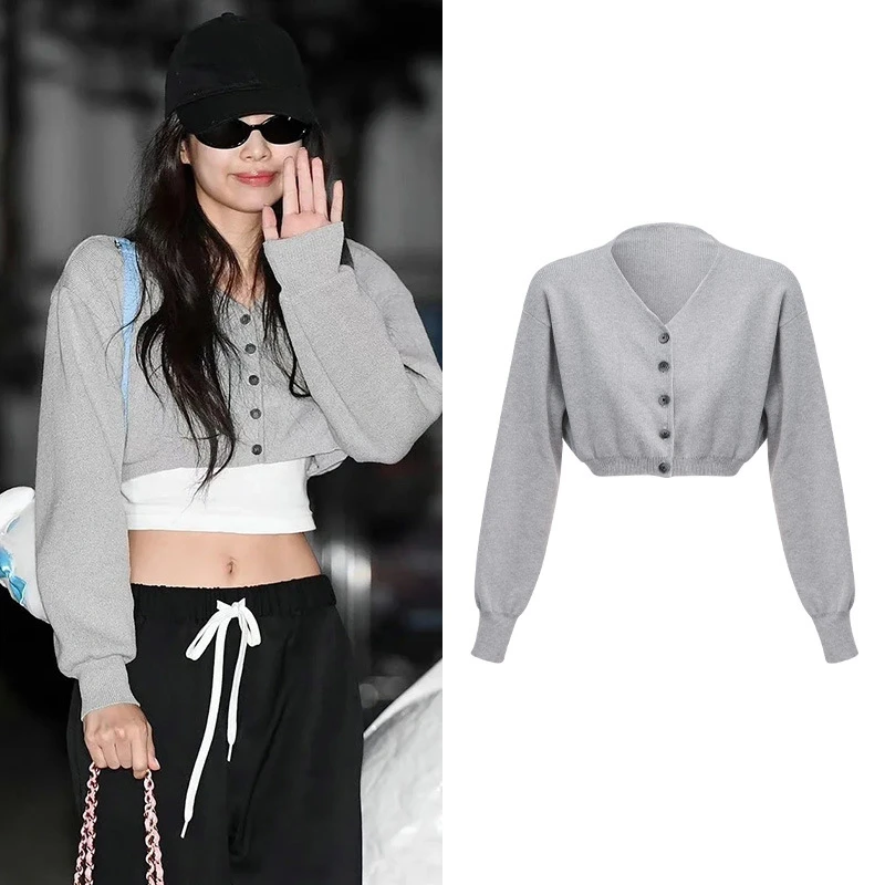 Kpop Girl Group Jennie Осенние новые женские сексуальные короткие вязаные кардиганы Свитера повседневные однобортные трикотажные свитера с V-образным вырезом и длинным рукавом
Kpop Girl Group Jennie Осенние новые женские сексуальные короткие вязаные кардиганы Свитера повседневные однобортные трикотажные свитера с V-образным вырезом и длинным рукавом