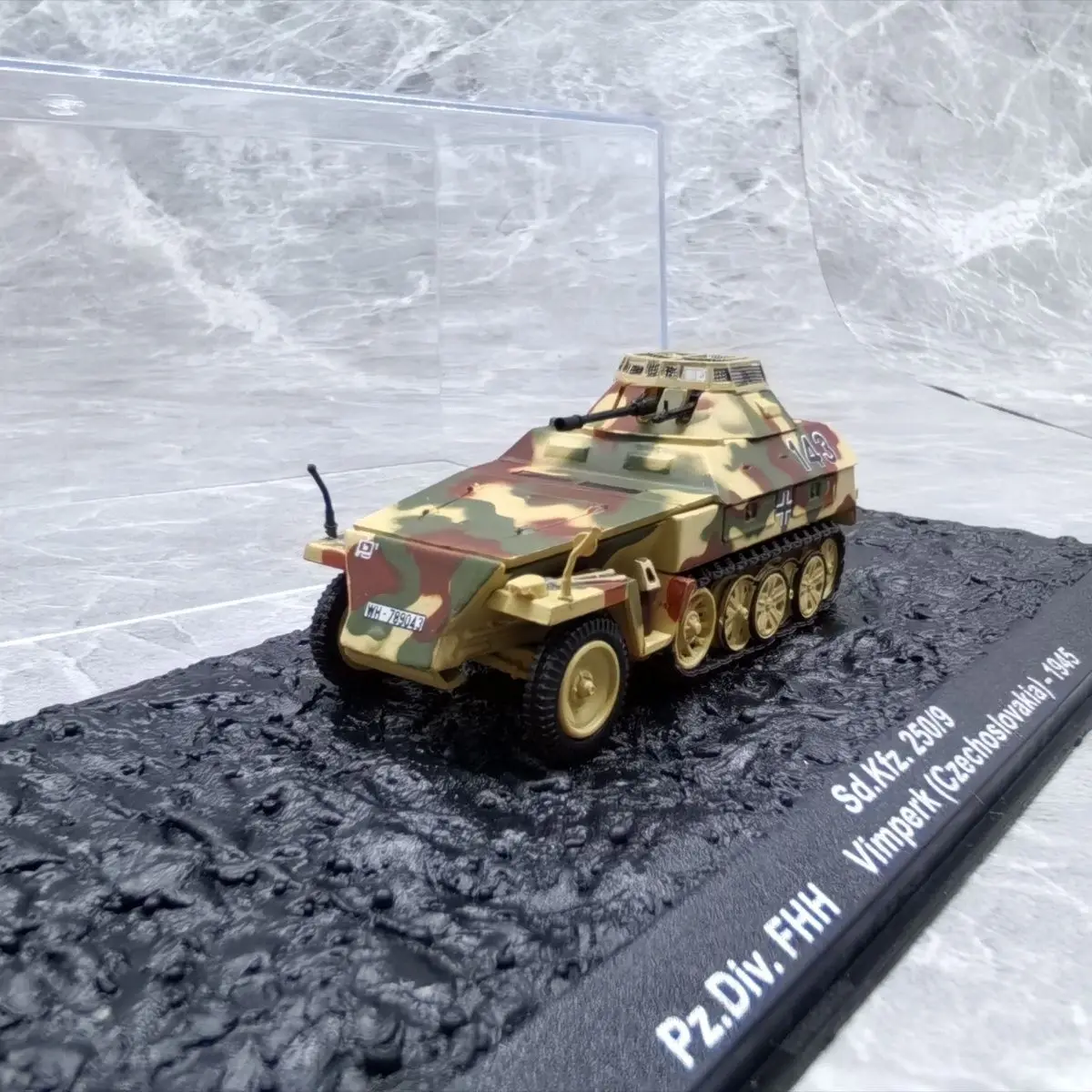 1/72 Немецкий Sd.Kfz. Модель-украшение полугусеничной машины 250/9 1945 года (основной корпус из сплава + пластик)
1/72 Немецкий Sd.Kfz. Модель-украшение полугусеничной машины 250/9 1945 года (основной корпус из сплава + пластик)