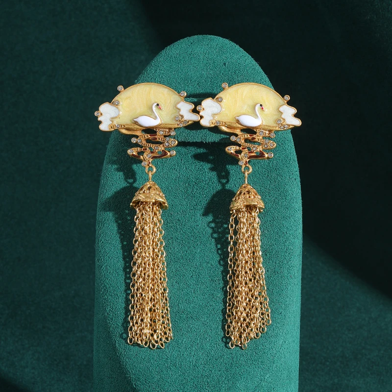 Vintage Jewelry Semicircle Tassel Earrings With Chain Gold Color Red-Crowned Crane Woman Luxury Designer Antique Accessories
Vintage Jewelry Semicircle Tassel Earrings With Chain Gold Color Red-Crowned Crane Woman Luxury Designer Antique Accessories