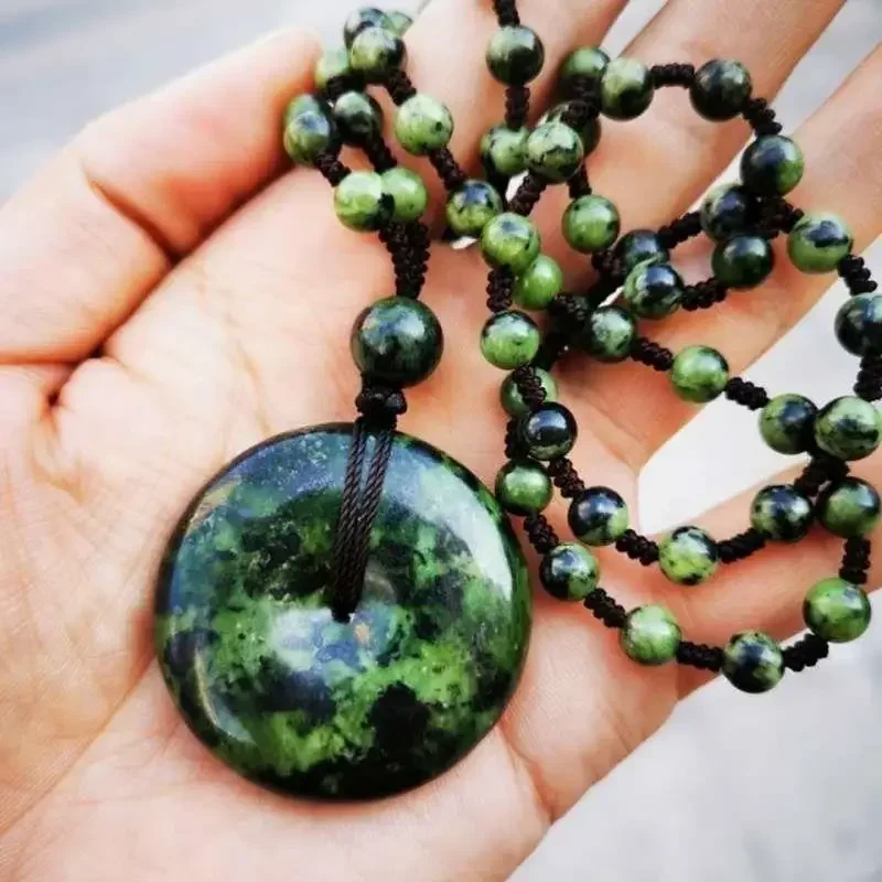 Natural Tibetan Jade Medicine King Shiyu Serpentine Ping 'an Buckle Pendant Necklace Pendant Jewelry for Men and Women
Natural Tibetan Jade Medicine King Shiyu Serpentine Ping 'an Buckle Pendant Necklace Pendant Jewelry for Men and Women