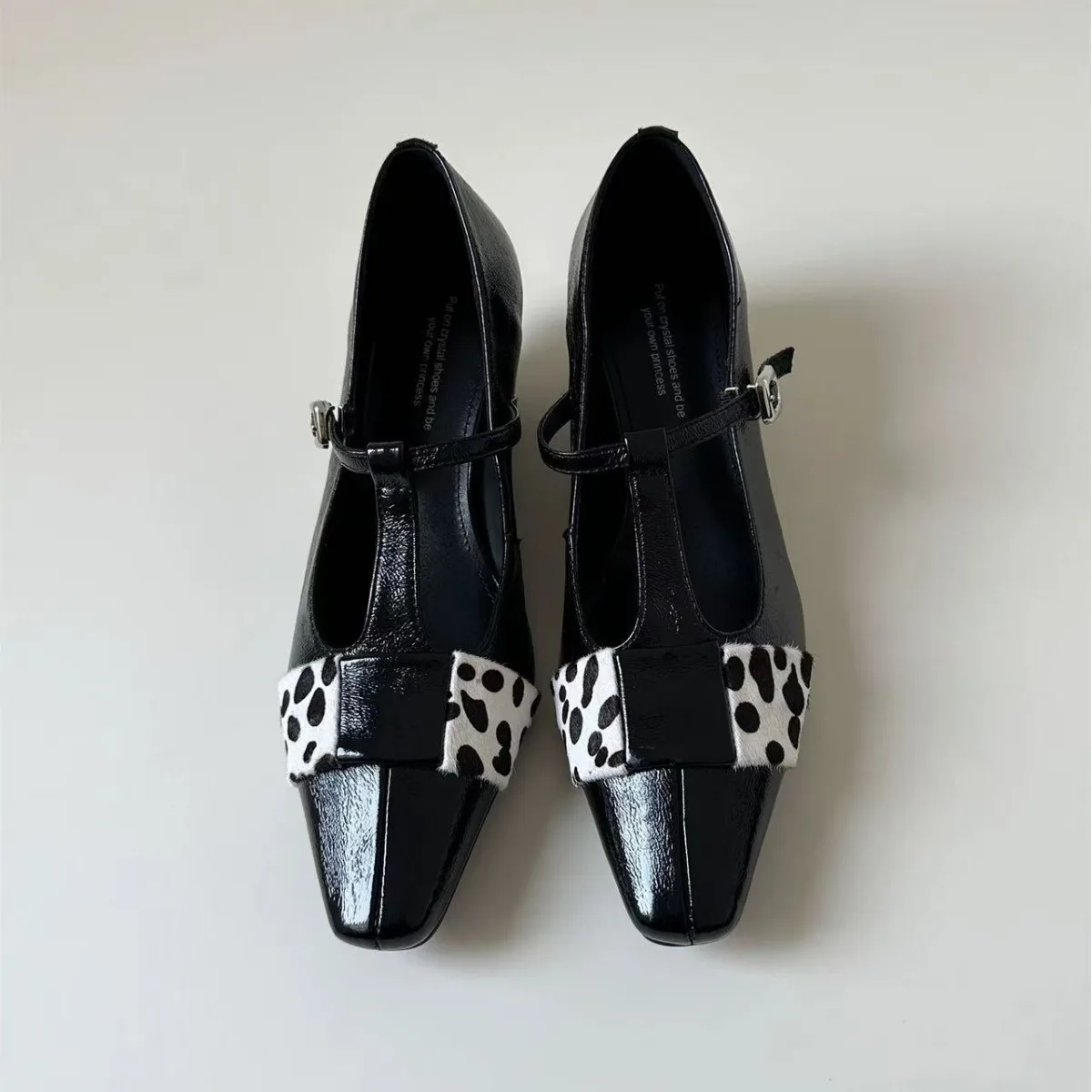 Retro Silver Square Head Soft Leather Mary Jane Flat Shoes Spring 2026 Quirky Design Low Cut Mid Heel Women's Footwear
Retro Silver Square Head Soft Leather Mary Jane Flat Shoes Spring 2026 Quirky Design Low Cut Mid Heel Women's Footwear