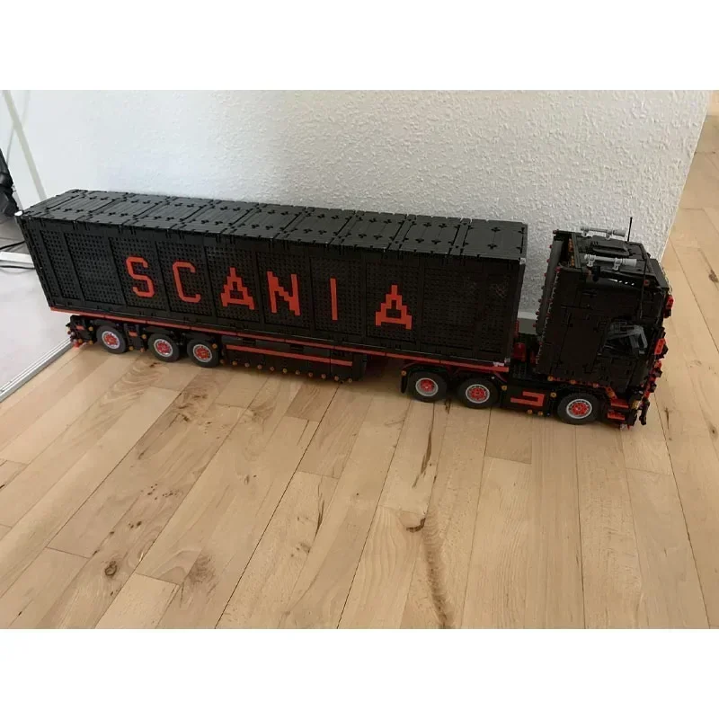 MOC-69688+MOC-62038 Electric RC City Transport Big Truck R 620 Assembly Splicing Building Block Model 6352 Parts Children's Toys
MOC-69688+MOC-62038 Electric RC City Transport Big Truck R 620 Assembly Splicing Building Block Model 6352 Parts Children's Toys