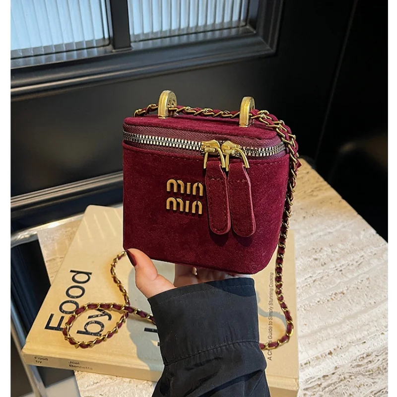 New Trendy Women's Small Square Bag Minimalist Luxury Shoulder Bag for Mobile Phone Girl Fashion Crossbody Pouch Purse
New Trendy Women's Small Square Bag Minimalist Luxury Shoulder Bag for Mobile Phone Girl Fashion Crossbody Pouch Purse