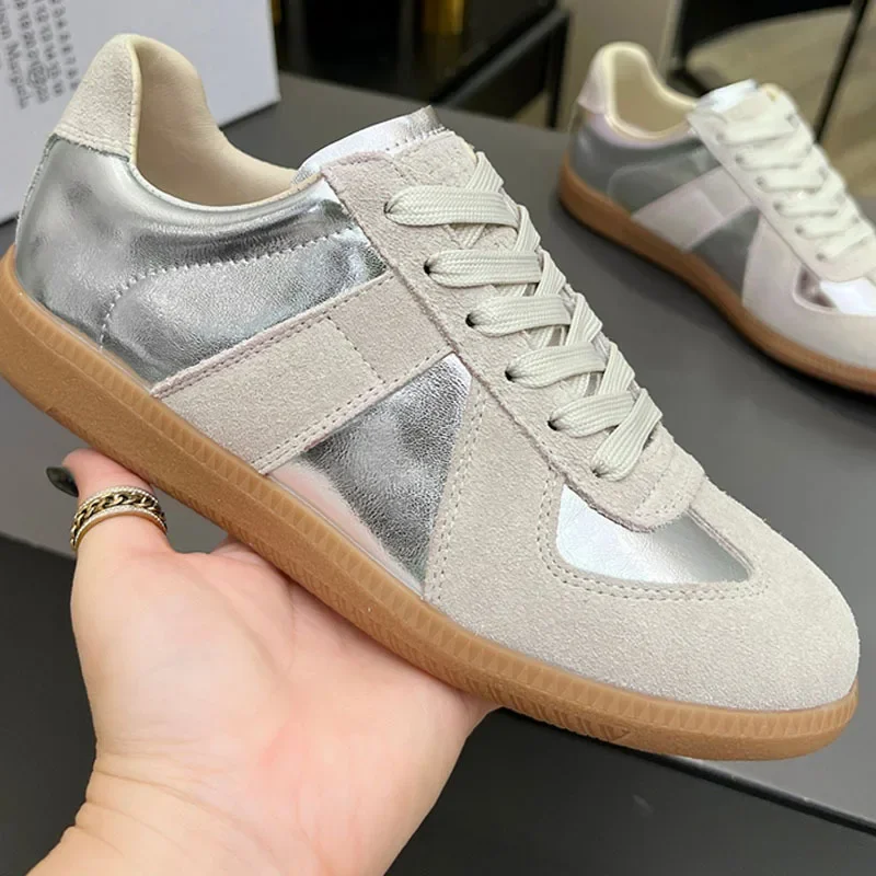 Suede Leather Patchwork Casual Shoes Women Round Toe Lace Up Flats Training Shoes Autumn Sneakers Comforatble Couple Shoes
Suede Leather Patchwork Casual Shoes Women Round Toe Lace Up Flats Training Shoes Autumn Sneakers Comforatble Couple Shoes