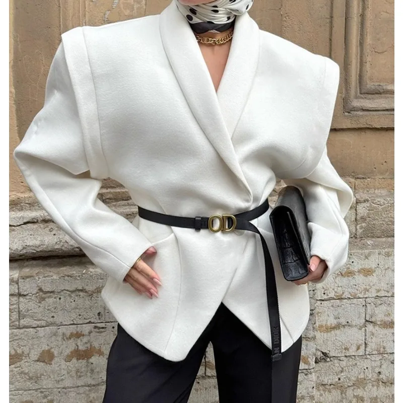 Женское стильное белое шерстяное пальто - зимнее темпераментное пальто 2025 года, утолщенное, с зарезанной талией, с лацканами, женское пальто средней длины
Женское стильное белое шерстяное пальто - зимнее темпераментное пальто 2025 года, утолщенное, с зарезанной талией, с лацканами, женское пальто средней длины