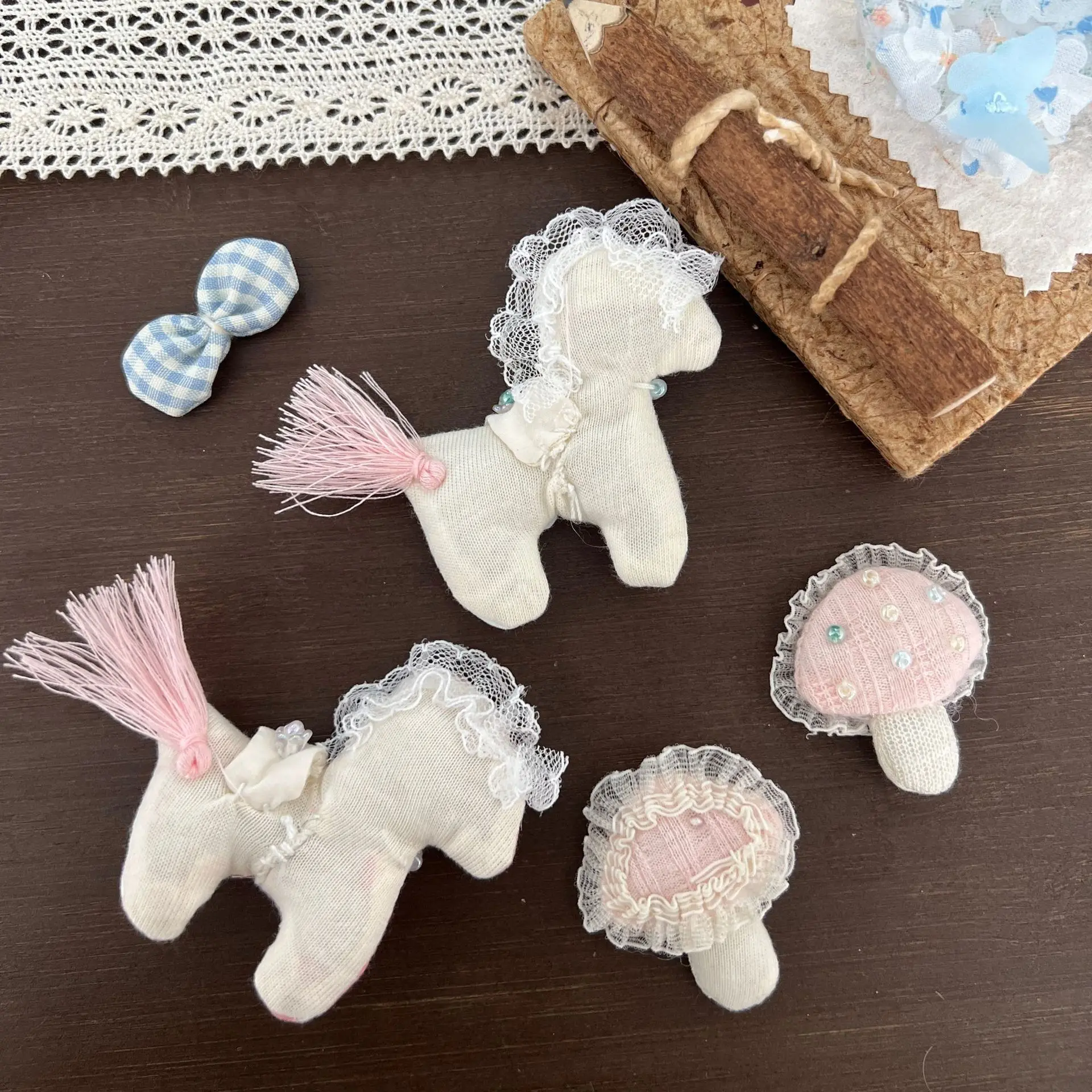 Premium Cartoon Fabric Stuffed Pony Pin for Children Garment Bag Accessory Soft Mesh Design Cute Gift
Premium Cartoon Fabric Stuffed Pony Pin for Children Garment Bag Accessory Soft Mesh Design Cute Gift