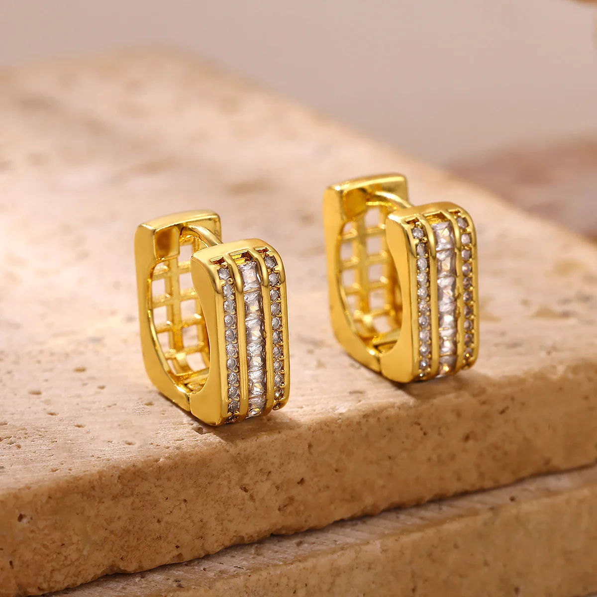 Simple Square Zirconia Women's Stud Earrings 18K Gold-Plated Heart Jewelry Studs Gift Acesoriey
Simple Square Zirconia Women's Stud Earrings 18K Gold-Plated Heart Jewelry Studs Gift Acesoriey