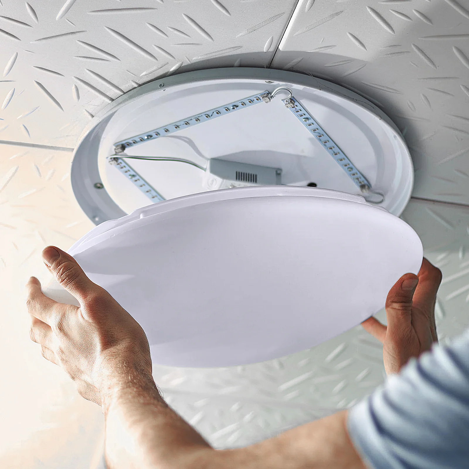 Round Ceiling Light Cover Plastic Lampshade Soft Light Diffuser Cozy Atmosphere Ceiling Fixture Cover for Bedroom Office Living
Round Ceiling Light Cover Plastic Lampshade Soft Light Diffuser Cozy Atmosphere Ceiling Fixture Cover for Bedroom Office Living