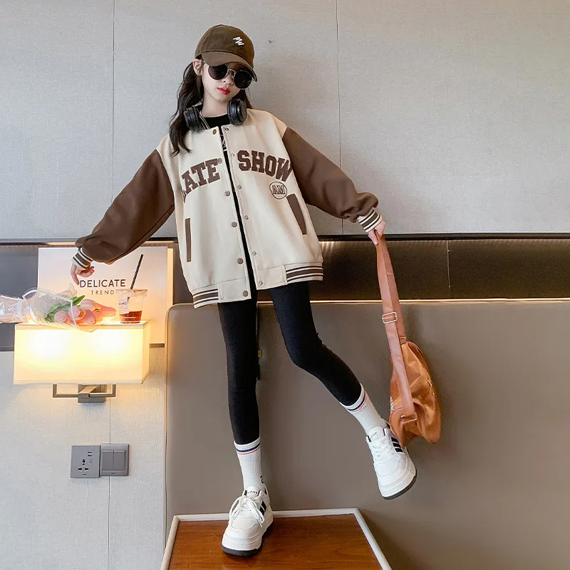 Girls Coat 2024 New Big Children Spring and Autumn Color Matching Korean Version Top Girls Casual Letter Jacket Simple Casual
Girls Coat 2024 New Big Children Spring and Autumn Color Matching Korean Version Top Girls Casual Letter Jacket Simple Casual