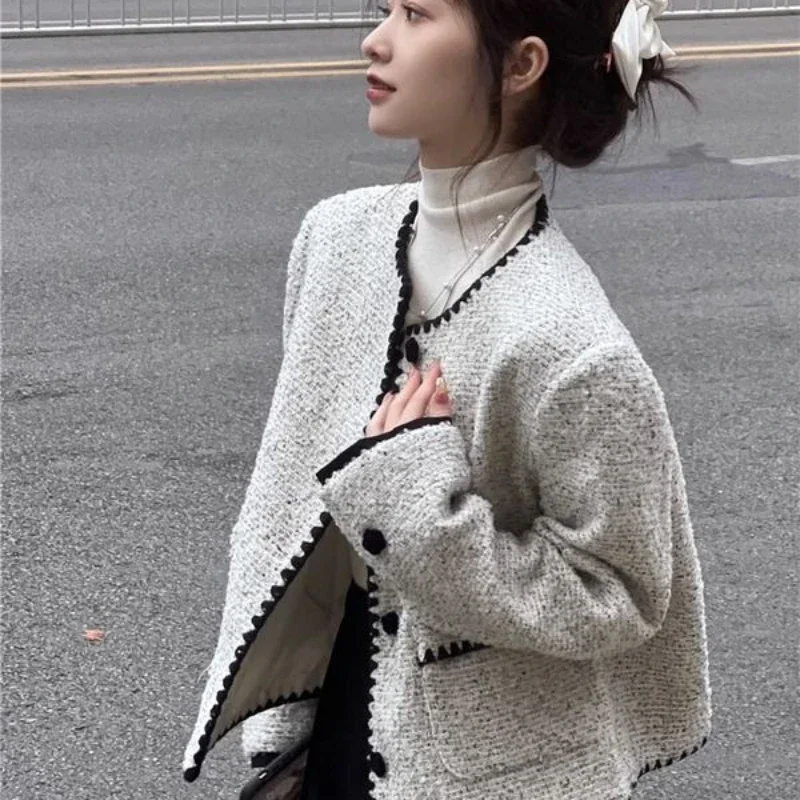 French small fragrance short coat female new high-end socialite small winter high-grade sense women clothing 2024 new style
French small fragrance short coat female new high-end socialite small winter high-grade sense women clothing 2024 new style