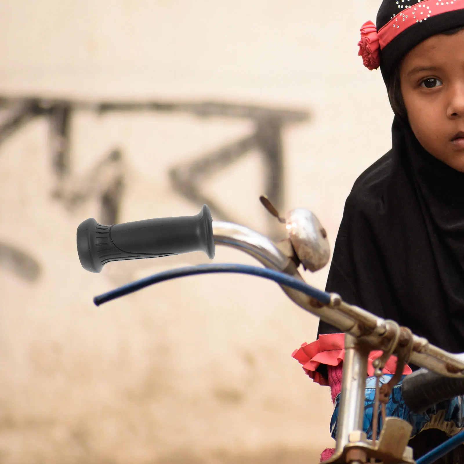 1Pair Bike Handlebar Grips PVC Non-Slip Soft Comfortable Shockproof Cycling Handle Cover for Mountain Road Bike Easy Install
1Pair Bike Handlebar Grips PVC Non-Slip Soft Comfortable Shockproof Cycling Handle Cover for Mountain Road Bike Easy Install