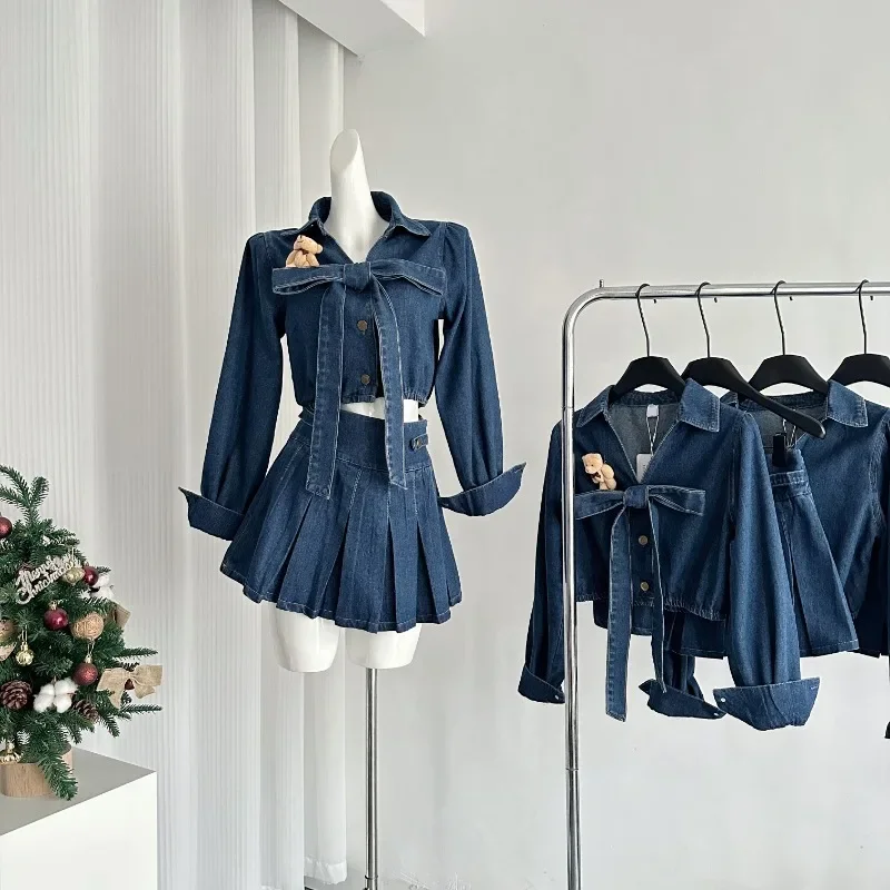 2024 Autumn New Women Two Piece Skirt Sets Preppy Style Denim Bow Design Long Sleeve Shirt Tops + High Waist A Line Mini Skirt 
2024 Autumn New Women Two Piece Skirt Sets Preppy Style Denim Bow Design Long Sleeve Shirt Tops + High Waist A Line Mini Skirt