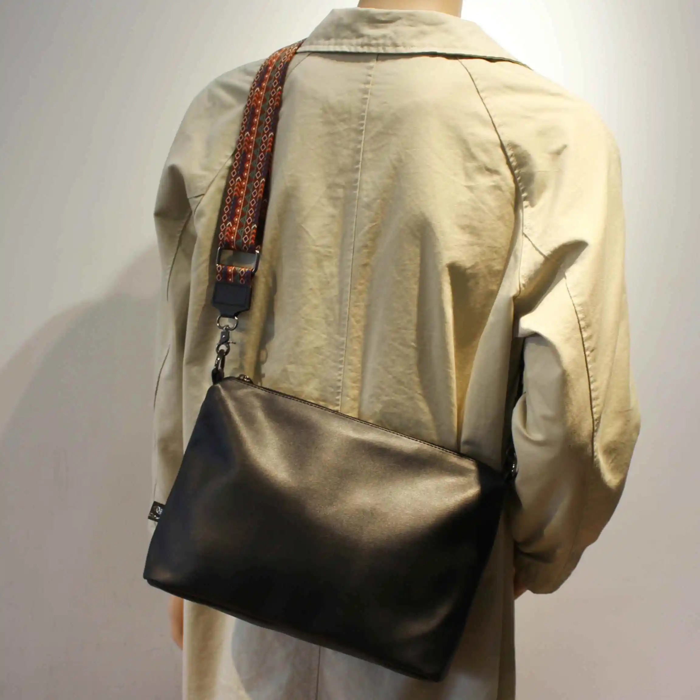 Повседневная модная мужская сумка через плечо из мягкой кожи, стильная трендовая кожаная сумка для города
Повседневная модная мужская сумка через плечо из мягкой кожи, стильная трендовая кожаная сумка для города