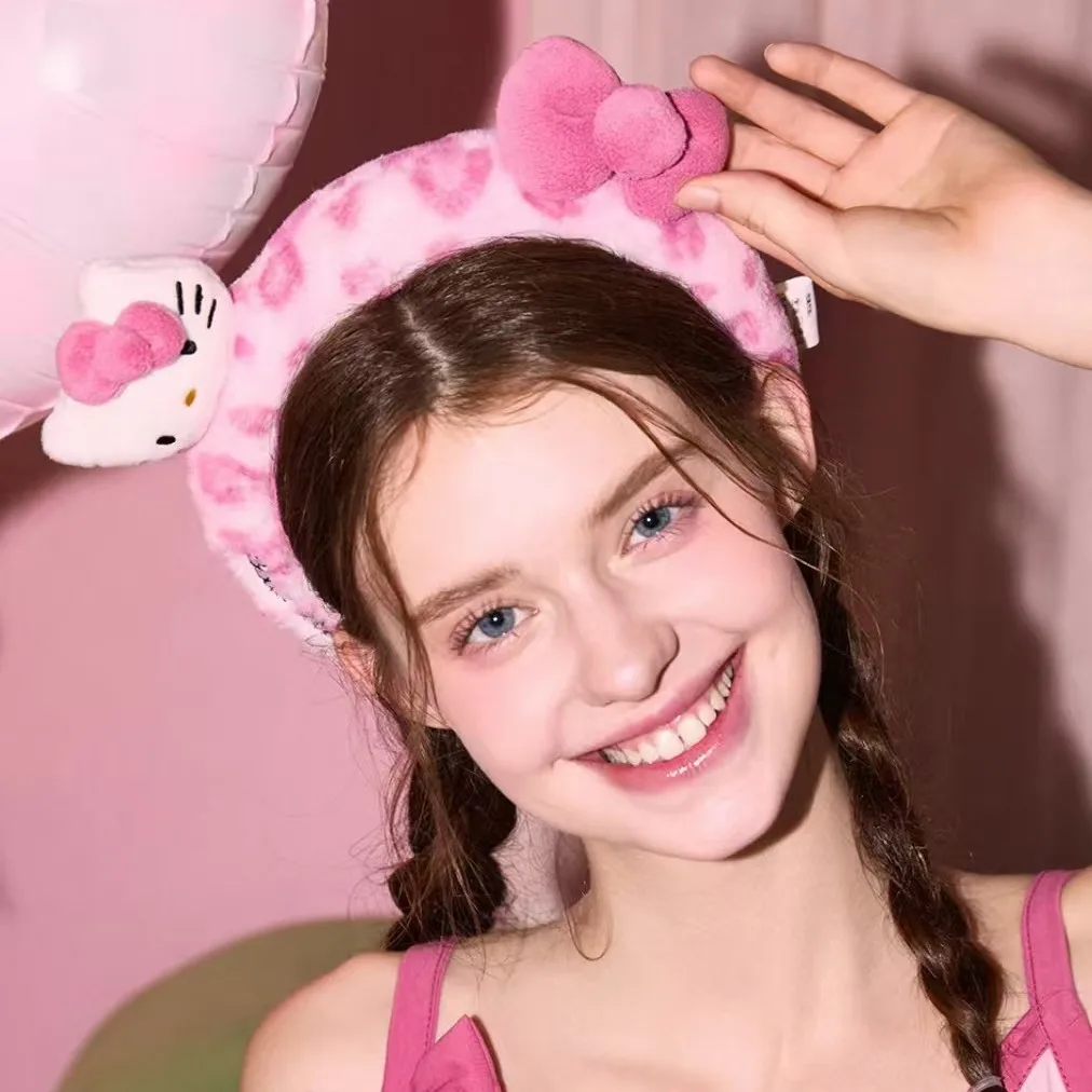 Hello Kitty Leopard Print Plush Headband Cute Hairband for Washing Face Girls Hair Accessories
Hello Kitty Leopard Print Plush Headband Cute Hairband for Washing Face Girls Hair Accessories