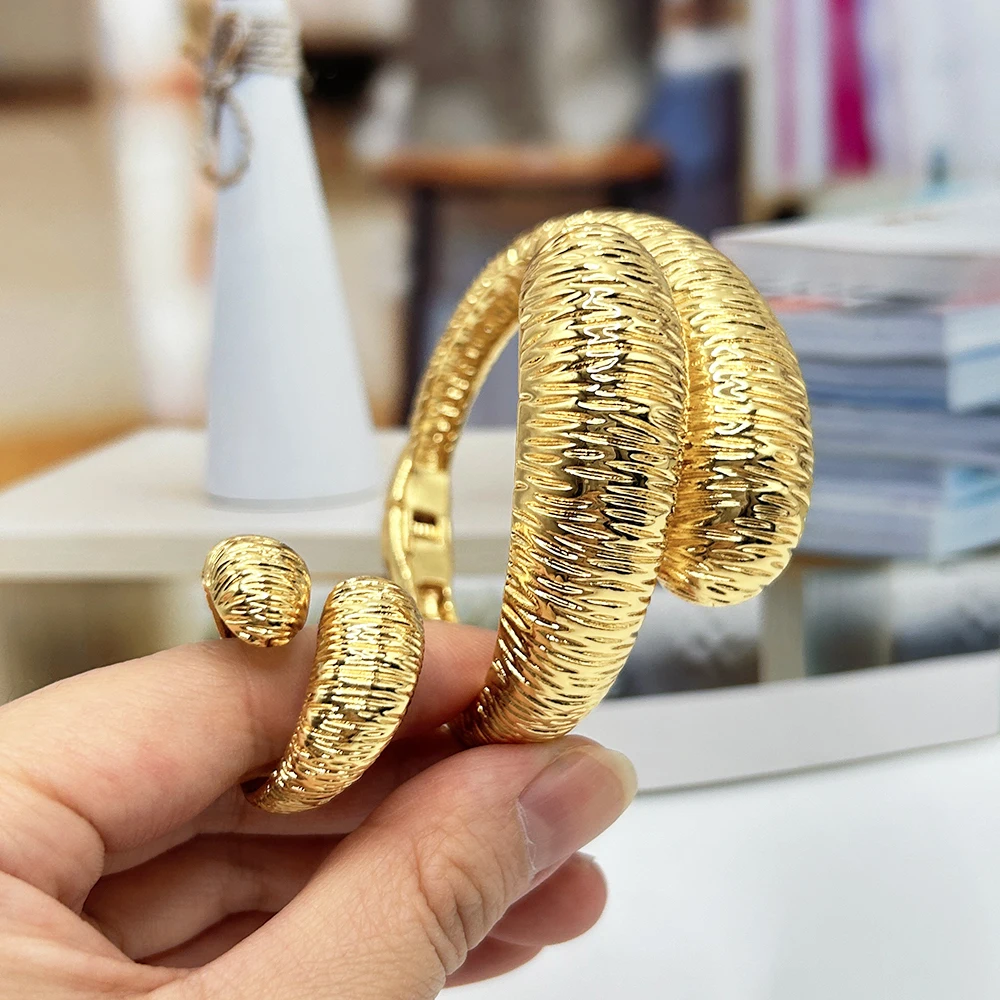 Large Cuff Bangle with Rings Luxury Classic African Jewelry Set Gold Color for Women Arab Bracelet Finger Ring Daily Accessories
Large Cuff Bangle with Rings Luxury Classic African Jewelry Set Gold Color for Women Arab Bracelet Finger Ring Daily Accessories