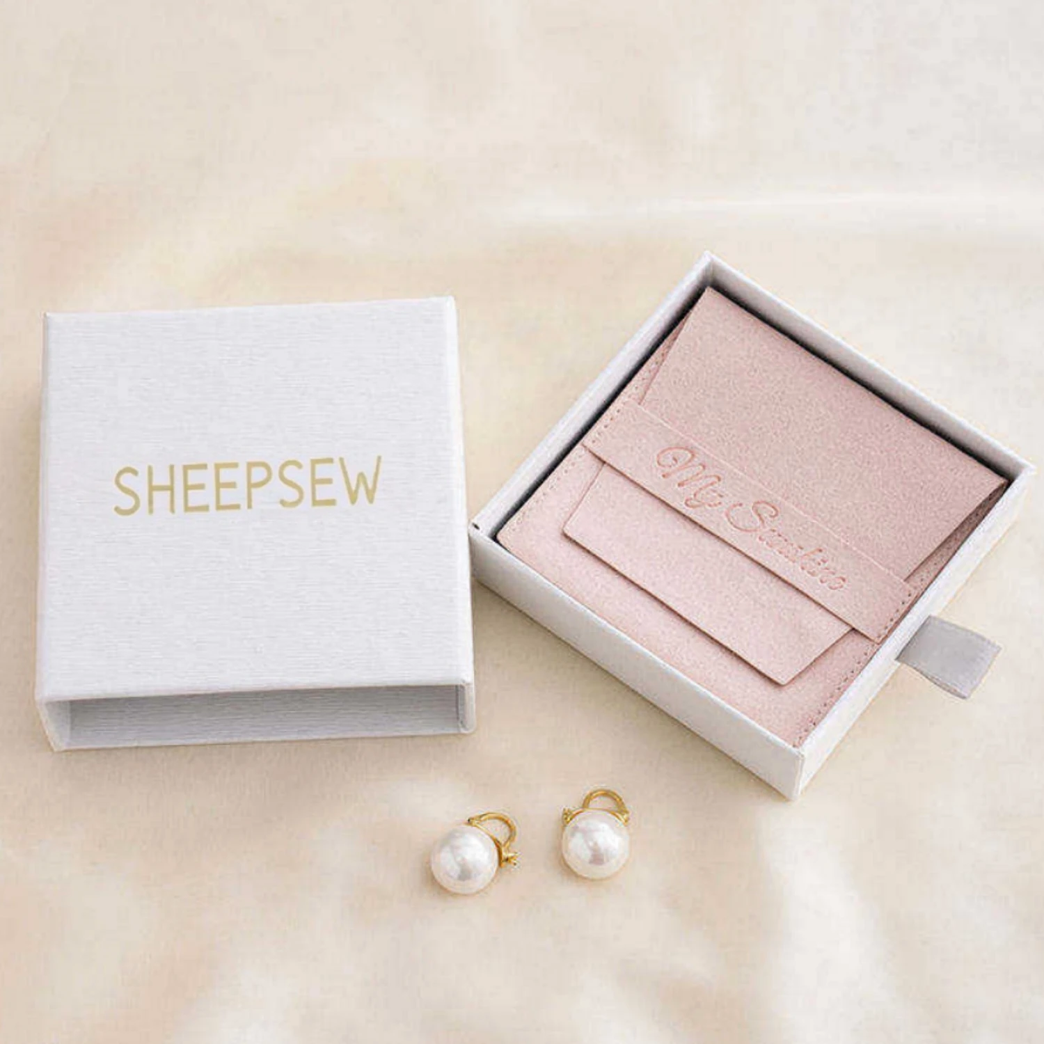 50sets New Pattern Jewelry Gift Boxes Custom Bracelet Paper Gift Jewelry Packaging Box with Pouch Insert Polishing Cloth
50sets New Pattern Jewelry Gift Boxes Custom Bracelet Paper Gift Jewelry Packaging Box with Pouch Insert Polishing Cloth