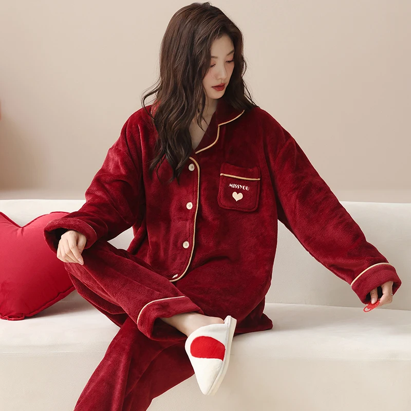 Женские пижамные комплекты больших размеров из смесового полиэстера, легкие в уходе, для занятых женщин, с круглым вырезом, коротким рукавом, в стиле OL.
Женские пижамные комплекты больших размеров из смесового полиэстера, легкие в уходе, для занятых женщин, с круглым вырезом, коротким рукавом, в стиле OL.