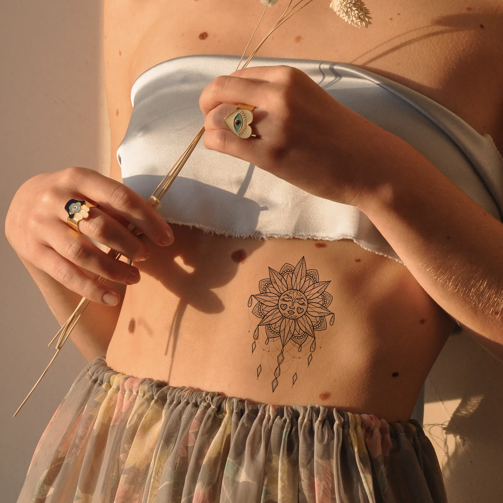 8pcs Temporary Tattoos Paper Sticker Sexy Body Art for Adults Easy Apply Save Time Fake Arm Decoration Cool
8pcs Temporary Tattoos Paper Sticker Sexy Body Art for Adults Easy Apply Save Time Fake Arm Decoration Cool