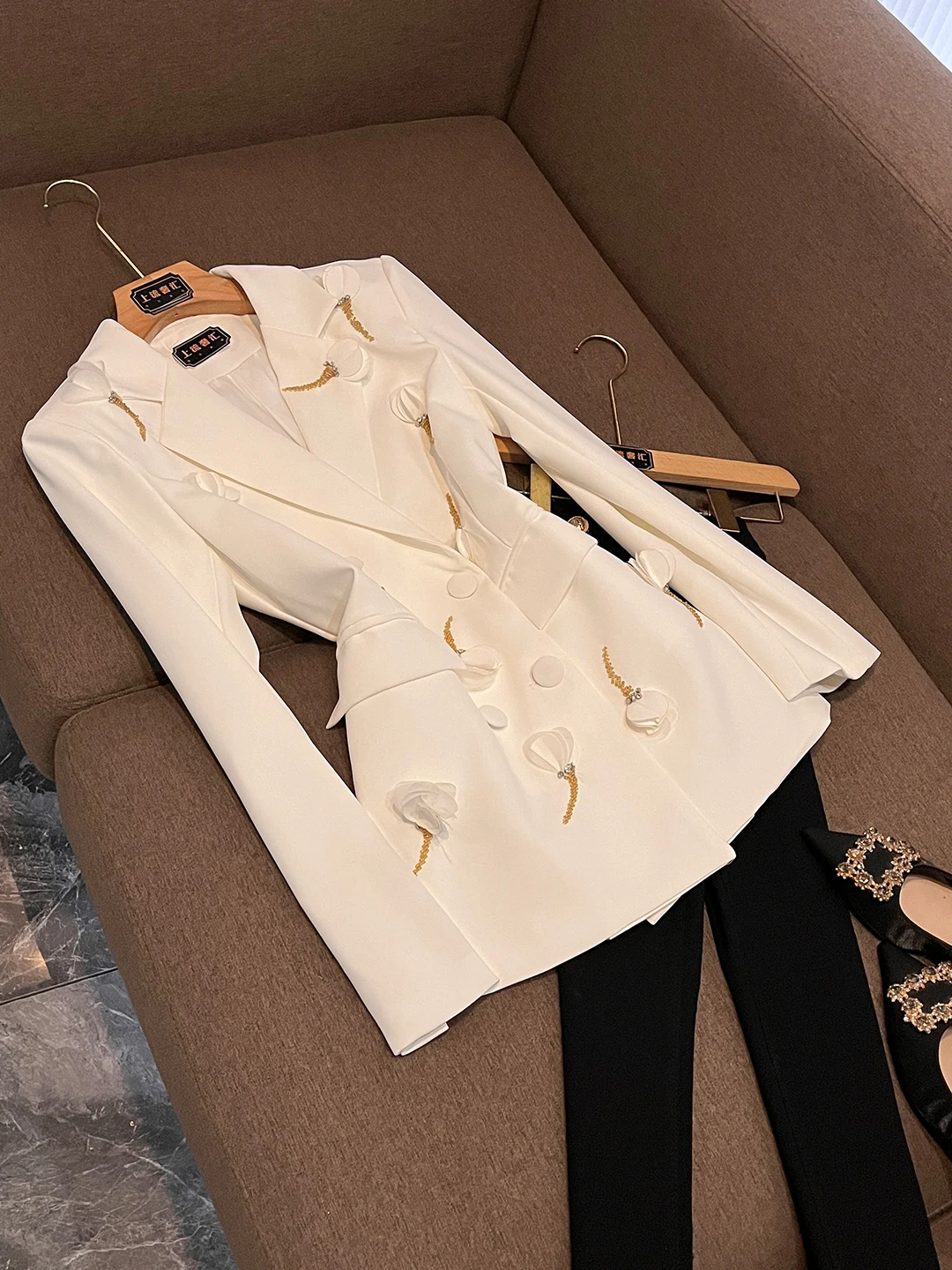 Faionable V-Ne Double Row Button Suit Jaet 2025 New Design Sense 3D Flower Splicing Briti Sle Women's Busin Wear
Faionable V-Ne Double Row Button Suit Jaet 2025 New Design Sense 3D Flower Splicing Briti Sle Women's Busin Wear